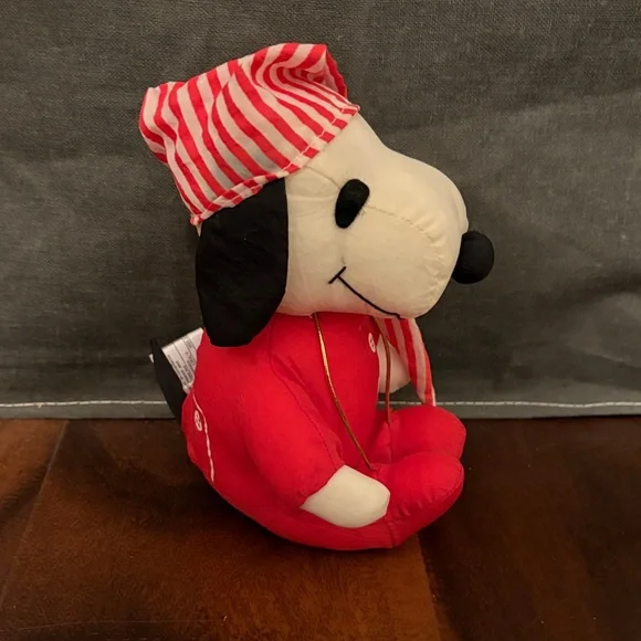 Charming Vintage Snoopy Plush in Red Pajamas - Picture 4 of 4